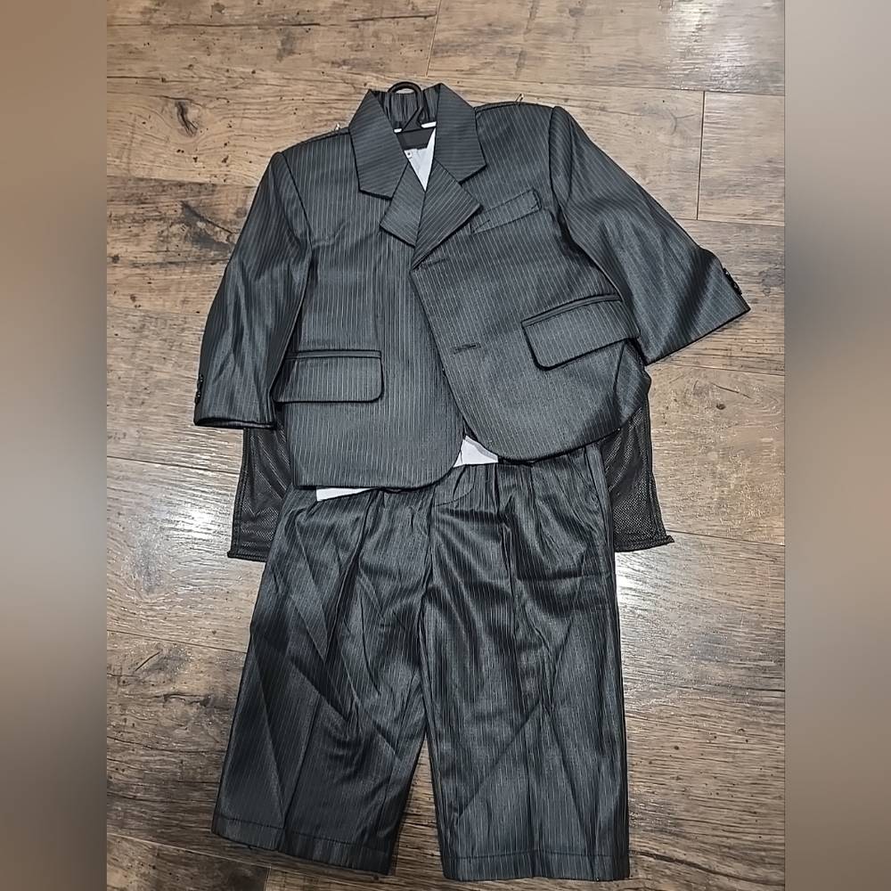 Baby boy formal suit sz 3t/4t